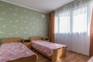 Изображение Изображение: Номер «Стандарт» с балконом, раздельными кроватями #1 #2