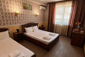 Изображение Изображение: Трехместный «Стандарт с видом на бассейн» #1 #6