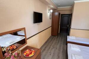 Изображение Изображение: Четырехместный «Стандарт с видом на бассейн» #1 #7