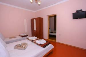 Изображение Изображение: Двухкомнатный номер со всеми удобствами #1 #8