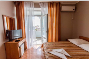 Изображение Изображение: 2-х местный номер с большим балконом #1 #2