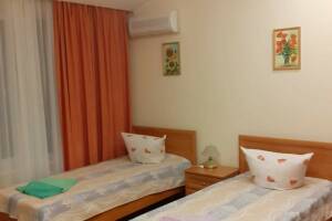 Изображение Изображение: Номер 15 с видом на лес #1 #3