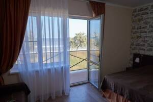 Изображение Изображение: Однокомнатный 2−3-х-местный номер, балкон на море #1 #11