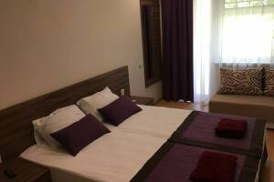 Изображение Изображение: Трёхместный номер «комфорт» #1 #8