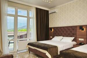 Изображение Изображение: Четырехместный номер с балконом #1 #4