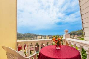 Изображение Изображение: Трехместный номер с балконом #1 #2