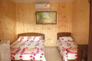 Изображение Изображение: Трёхместный номер с удобствами #1 #2