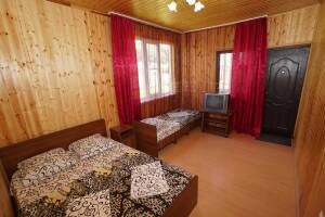 Изображение Изображение: Трехместная комната с удобствами «Семейная» #1 #2