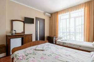 Изображение Изображение: «Люкс» четырехместный двухкомнатный #1 #2