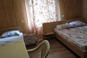 Изображение Изображение: 3-х местный номер «Комфорт» на первом этаже #1 #2