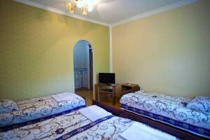 Изображение Изображение: 4-х местный номер «Люкс» (№ 2) #1 #2