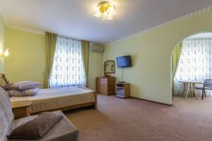 Изображение Изображение: 5-ти местный номер «Люкс» #1 #4