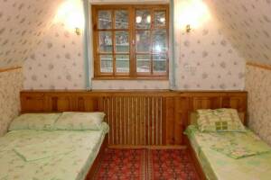 Изображение Изображение: № 2 Трехместный номер на 2-м этаже #1 #2