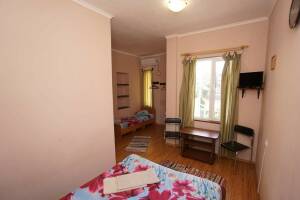 Изображение Изображение: 3-х местный номер с балконом #1 #2