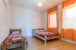 Изображение Изображение: 3-х местный бюджетный номер с удобствами на этаже #1 #8