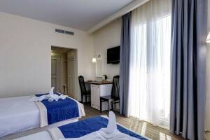 Изображение Изображение: 4-х местный номер с балконом 1-этаж #1 #14