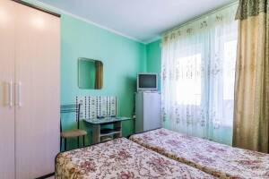 Изображение Изображение: Трехместный номер «Комфорт» #1 #2