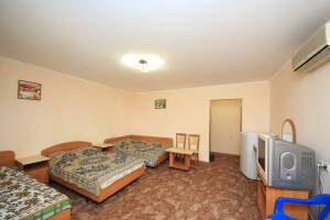 Изображение Изображение: Номер «Семейный» с балконом 5 местный (Номер 5) #1 #2