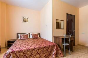 Изображение Изображение: Трёхместный номер «комфорт» с балконом #1 #2