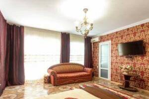 Изображение Изображение: Большой «Комфорт» на 2—4 чел вид на садик #1 #2