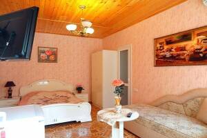 Изображение Изображение: «Комфорт» на 2−4 чел с удобствами (зеленая зона) #1 #8