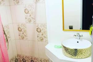 Изображение Изображение: Домик с верандой «Семейный» (4−5 местный) #1 #7