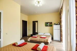 Изображение Изображение: Четырехместный стандарт с балконом, видом во двор #1 #5