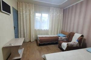 Изображение Изображение: Трехместный номер «Комфорт» 1-ый этаж #1 #2