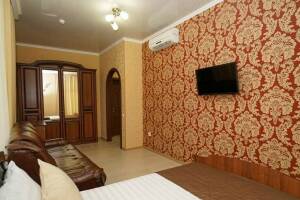 Изображение Изображение: 5-ти местный «Люкс» с балконом #1 #6