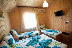 Изображение Изображение: 4-х местный номер «Комфорт» #1 #2