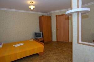 Изображение Изображение: 3-х местный номер с удобствами #1 #5