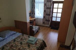 Изображение Изображение: № 2 С выходом на общий балкон, боковой вид на море #1 #2