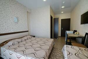 Изображение Изображение: 3-х местный номер без балкона #1 #2