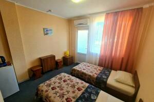 Изображение Изображение: 2-х мест. номер. Разд. кровати вид, во двор (лес) #1 #1