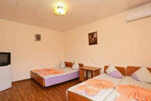 Изображение Изображение: Четырехместный номер с удобствами #1 #4