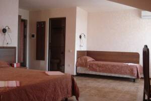 Изображение Изображение: 2х местн комфорт с двусп-ой кроватью с доп местом #1 #2