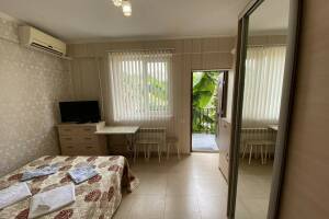 Изображение Изображение: 2-х местный номер с кухней без балкона (1 этаж) #1 #2