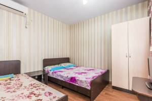 Изображение Изображение: Трехместный номер с удобствами на этаже на 2номера #1 #16