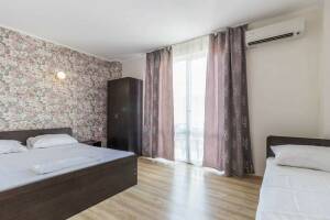 Изображение Изображение: Трехместный номер Стандарт с балконом #1 #11