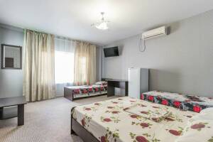 Изображение Изображение: Четырехместный номер Стандарт с балконом на 2ном #1 #1