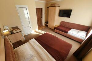 Изображение Изображение: Трехместный номер с удобствами #1 #2