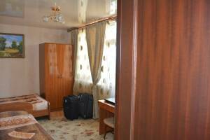 Изображение Изображение: № 9 Трехместный номер со всеми удобствами 3-эт #1 #4