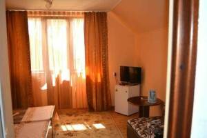 Изображение Изображение: № 10 Трехместный номер со всеми удобствами 3-эт #1 #5