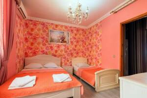 Изображение Изображение: 3-х местный номер стандарт с удобствами «Роза» #1 #1