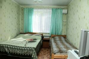 Изображение Изображение: Комната на троих #1 #2