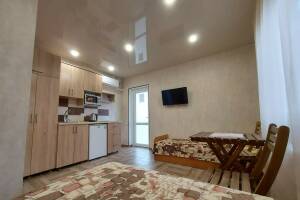 Изображение Изображение: № 4 однокомнатный трёхместный номер с кухней #1 #5