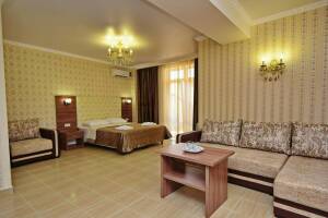 Изображение Изображение: Пятиместный номер с балконом #1 #4