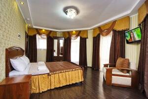 Изображение Изображение: Улучшенный трехместный номер с балконом «Купол» #1 #8