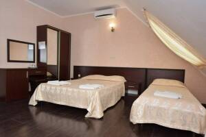 Изображение Изображение: Трехместный номер без балкона на мансарде #1 #12