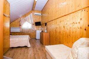 Изображение Изображение: № 6 Двухместная комната с удобствами на 3 этаже #1 #6